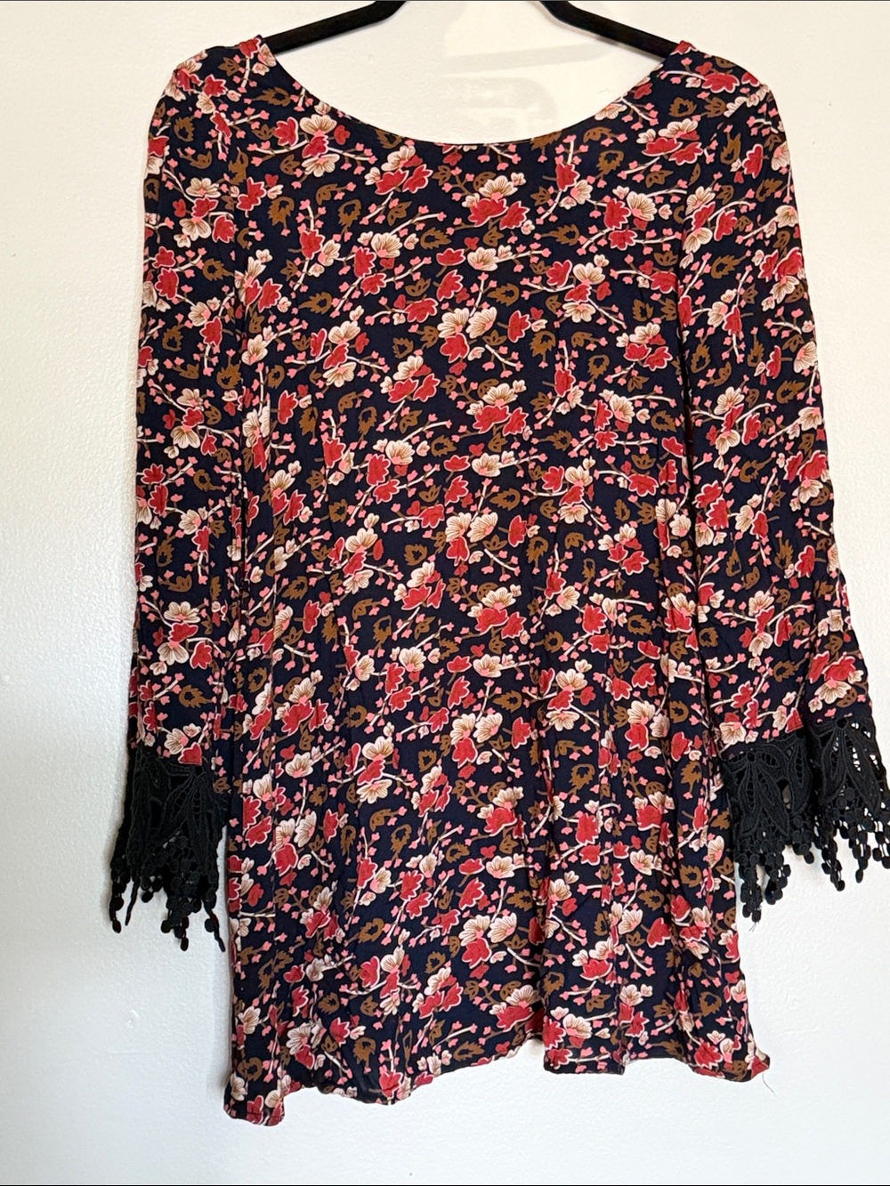 Glamorous XS Navy Floral Blouse with Pink and Red Blooms
